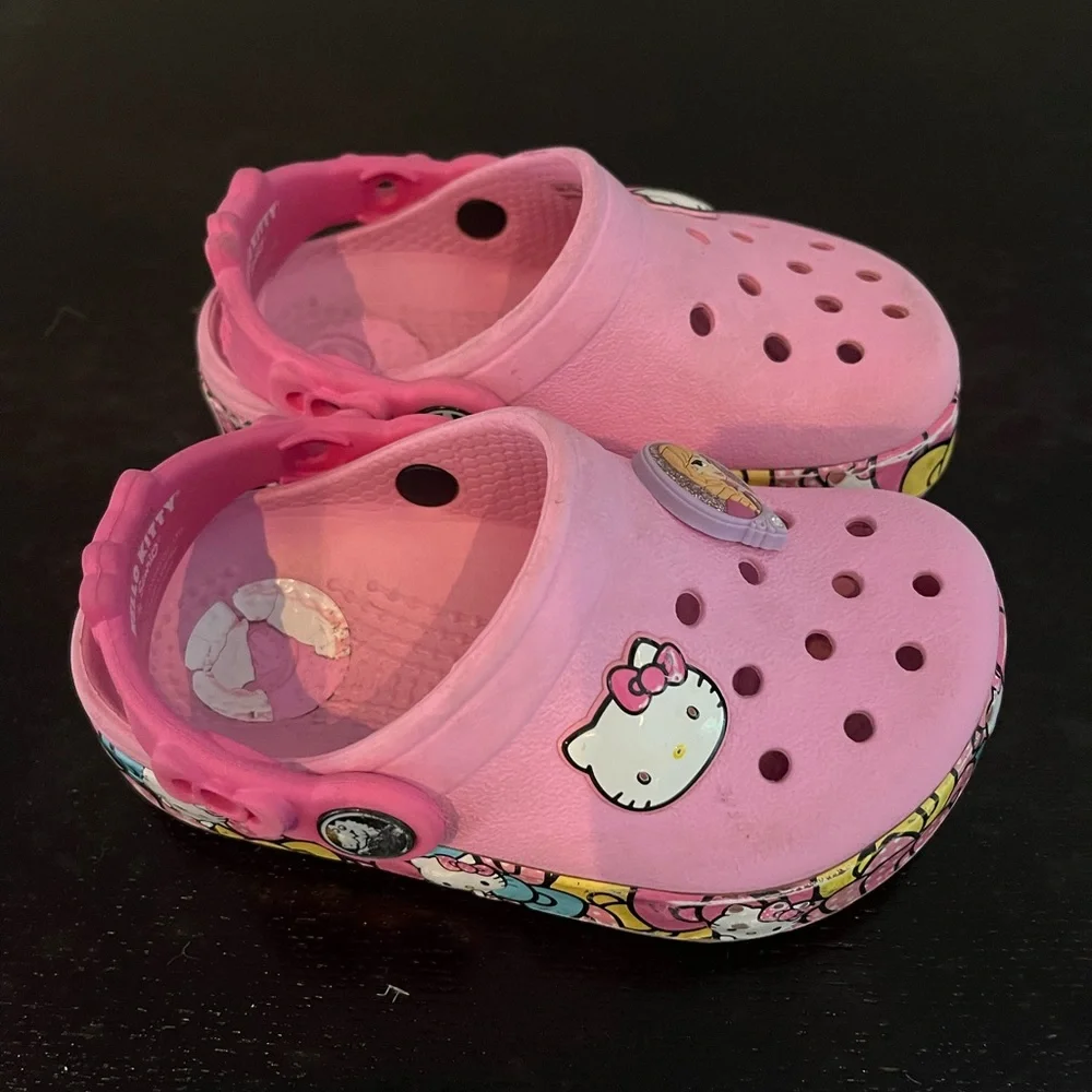 Hello kitty crocs - Picture 4 of 5